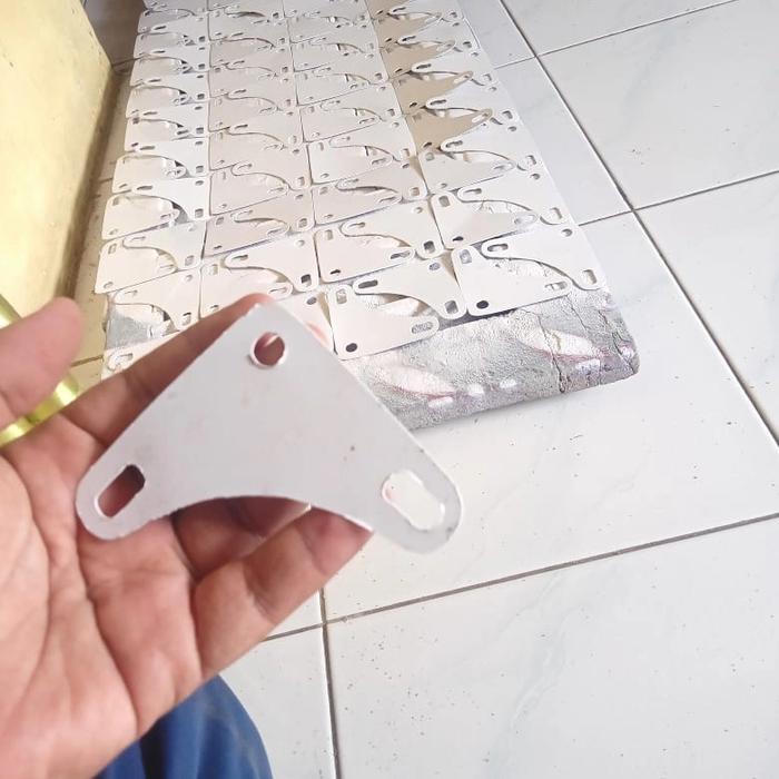 Gambar siku segitiga plat lubang - Putih dari TbjTeknik undefined Tokopedia