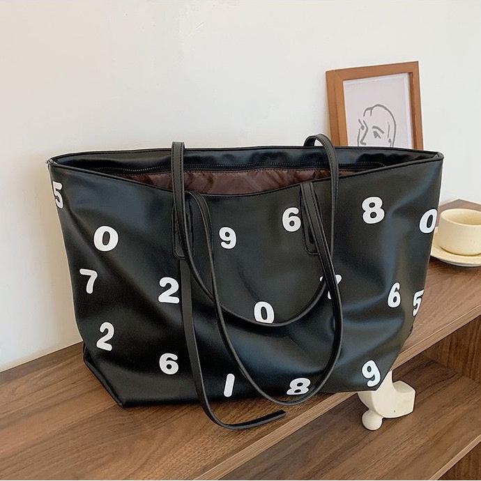 Gambar TAS TOTE BAG UKURAN BESAR ADA RESLETING IMPORT ALFABET UNIK KULIT 48CM - Black dari Tasmurah Ok New Generation undefined Tokopedia