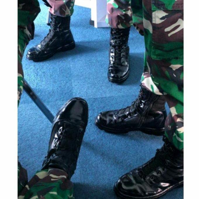 Gambar Semir Cair Sepatu/Semir ajaib/Semir MAGIC rashing official - Hitam dari Dianaputri_olshop undefined Tokopedia