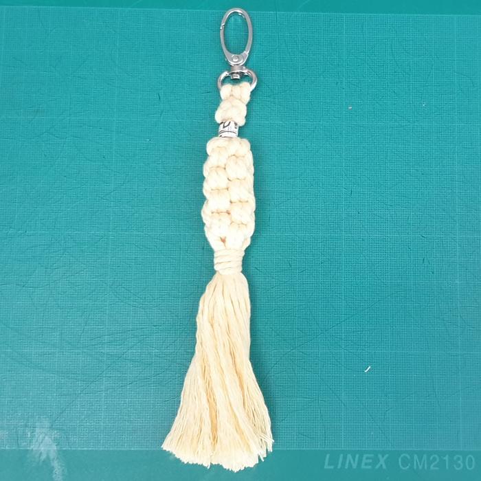 Gambar Macrame KeyChain gantungan kunci tali katun macrame - cream dari villa gifts undefined Tokopedia