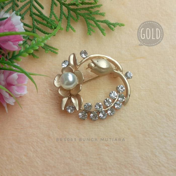 Gambar Bros bunga mutiara bros jilbab perhiasan wanita tuspin haniman hijab - GOLD dari Haniman Hijab undefined Tokopedia