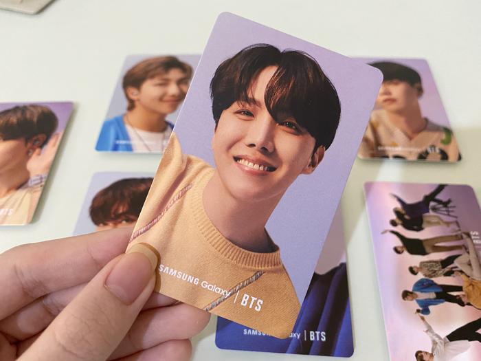 Gambar BTS Photocard Samsung Official, SAMSUNG X BTS PHOTOCARD - J-Hope dari NNB Shop undefined Tokopedia