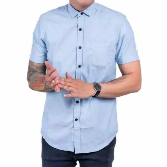 Gambar Kemeja Polos Pria Lengan Pendek Hitam Putih Marun Navy - Biru Muda, L dari putratribarry undefined Tokopedia