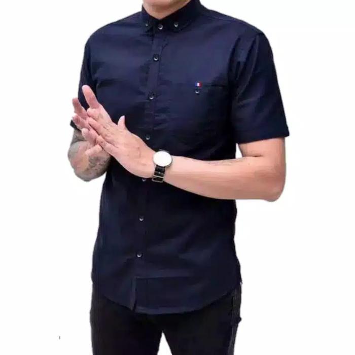 Gambar Kemeja Polos Pria Lengan Pendek Hitam Putih Marun Navy - Navy, L dari putratribarry undefined Tokopedia