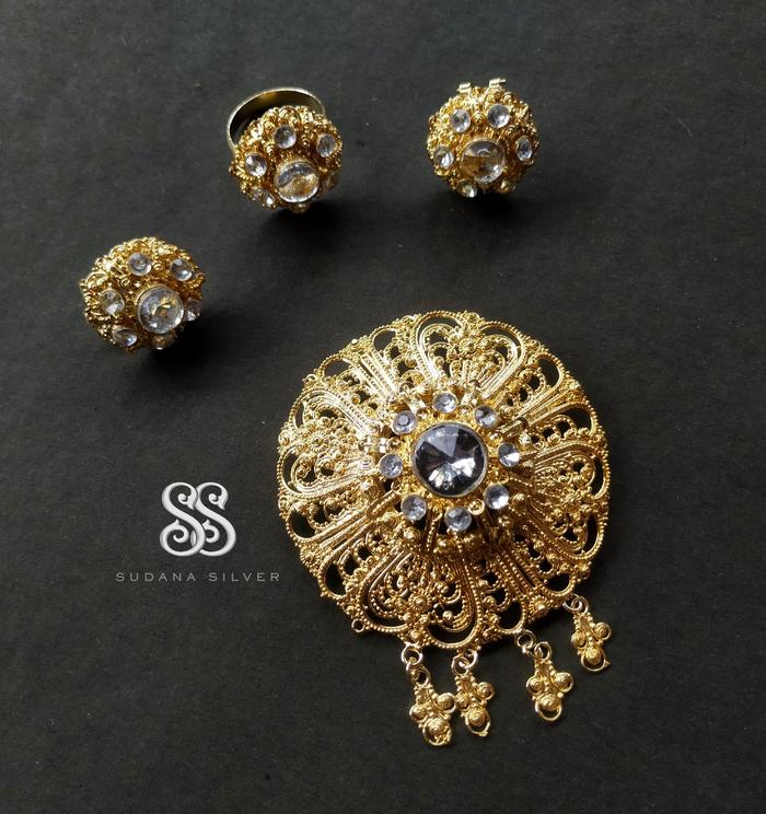 Gambar Bros Kebaya Alpaka Set Sirkon Bulat Gold Plated Bali dari Sudana Silver undefined Tokopedia
