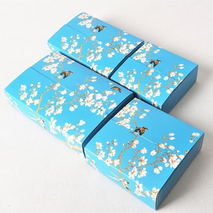 Gambar Kotak Box Hadiah Hampers Kemasan Packaging Unik Motif Bunga - Biru dari Aneka Market Store Tangerang undefined Tokopedia