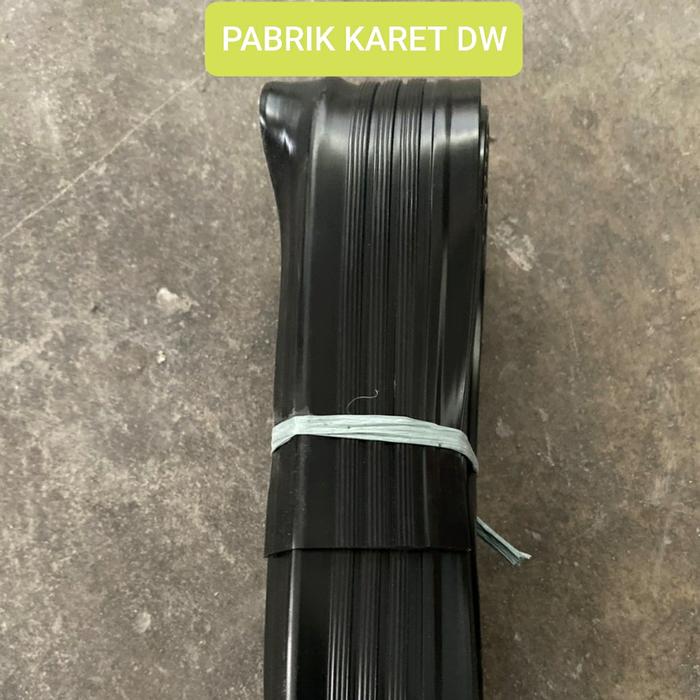 Gambar STEP NOSING KARET/ LIST TANGGA / ANTI SLIP - Hitam dari PABRIK KARET DW undefined Tokopedia