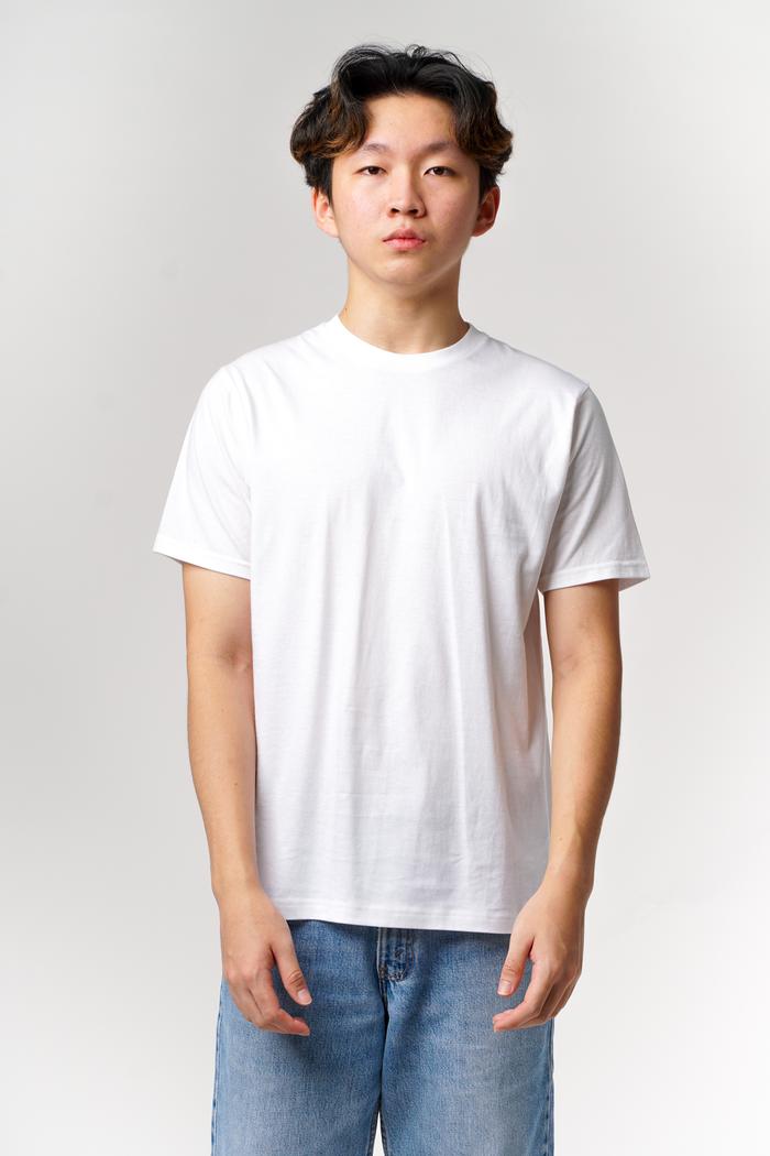 Gambar Kaos Polos Cotton Combed 30s / Tanpa Jahitan Samping / Build Up Putih - Putih, M dari Seattle undefined Tokopedia