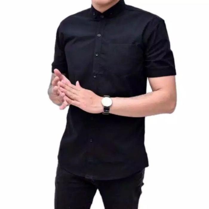 Gambar Kemeja Polos Pria Lengan Pendek Hitam Putih Marun Navy - Hitam, L dari putratribarry undefined Tokopedia