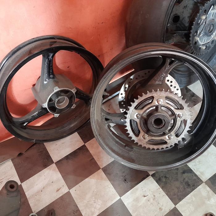 Gambar limbah moge velg hayabusa gen 2 lebar 3.5 dan 6inch ring 17 not r1 r6 dari zsukcry rhya motor undefined Tokopedia