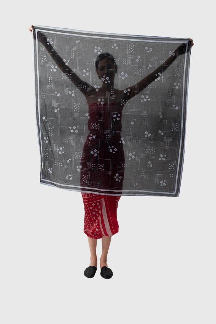 Gambar Scarf Simpang Semanggi - Hitam dari Sejauh Mata Memandang undefined Tokopedia