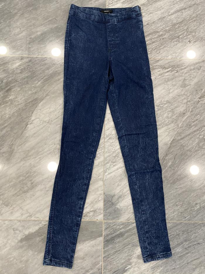 Gambar FOREVER 21 JEANS WITH ZIPPER SIZE XS dari Alexandreia's Store undefined Tokopedia