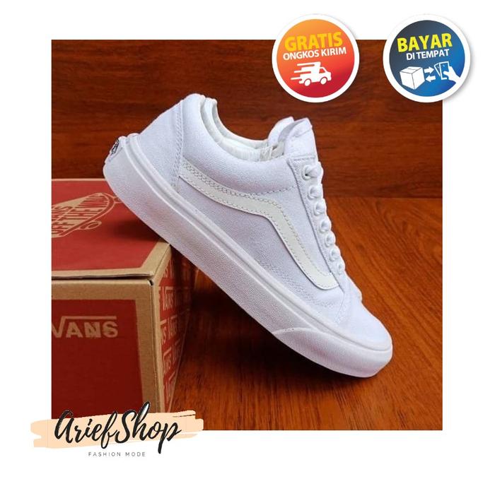 Gambar Vans Old Skool Full White Sepatu Pria Sneakers Full Putih Harga Grosir - Putih, 38 dari AriefShop undefined Tokopedia