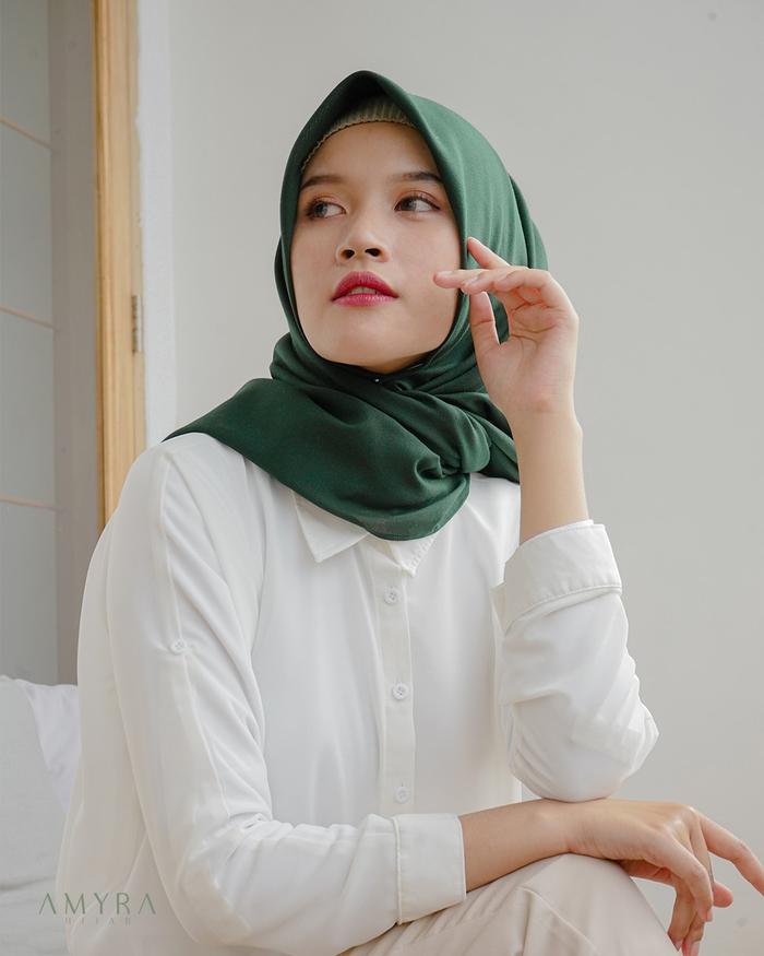 Gambar [AMYRA] Salma Premium Water Resist Hijab by Amyra Hijab AA004 GREEN - OLIVE dari Amyra Hijab undefined Tokopedia