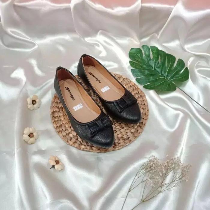 Gambar FLATSHOES PEREMPUAN CASUAL FLAT CANTIK VENNUS SEPATU KERJA KULIAH - Hitam, 38 dari YasmineCollection's undefined Tokopedia