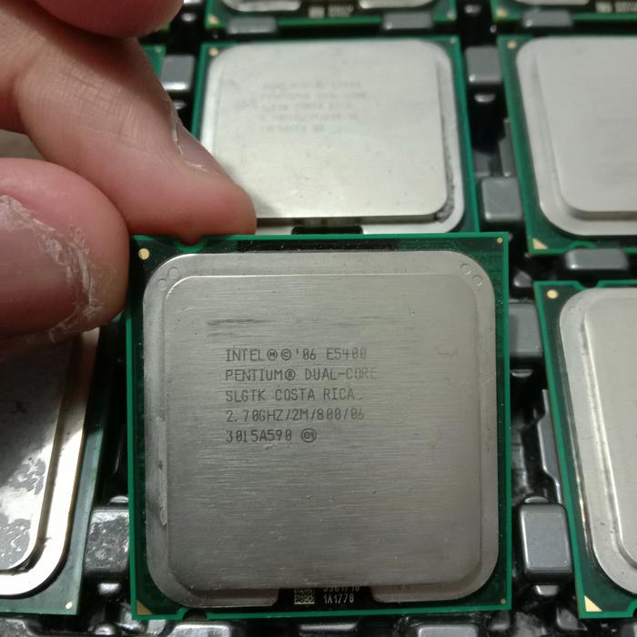 Gambar prosesor Intel PENTIUM dual-core E5400 2.70Ghz dari ShofaCompStore undefined Tokopedia