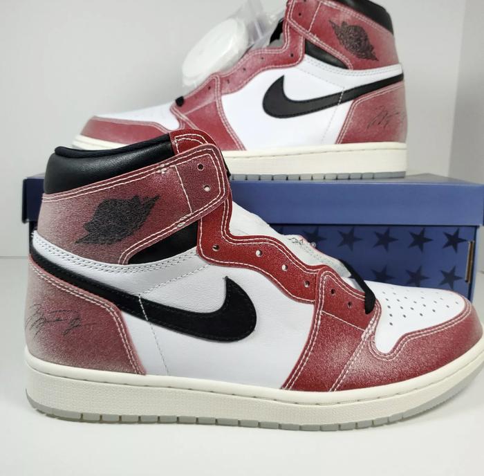 Jual Air Jordan retro high og trophy room Sidoarjo