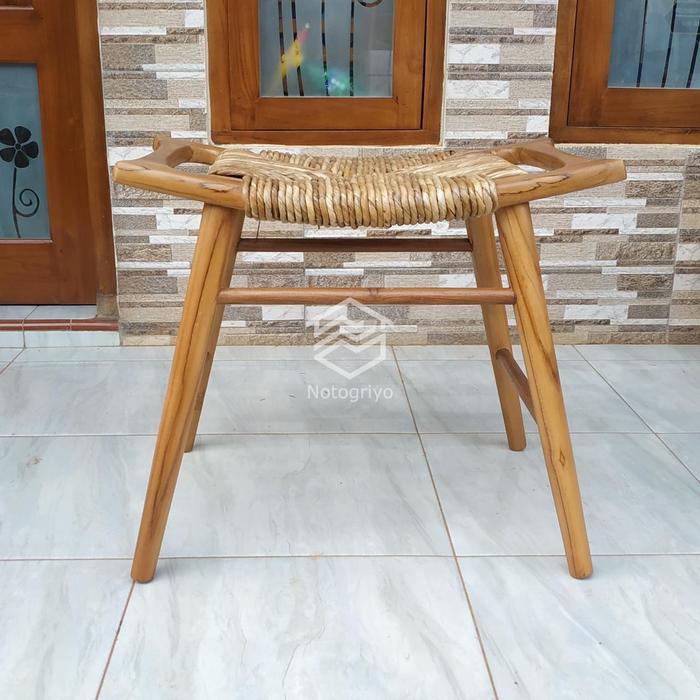 Gambar Kursi cafe minimalis kursi kafe kayu jati stool sayap anyaman pandan dari Notogriyo undefined Tokopedia