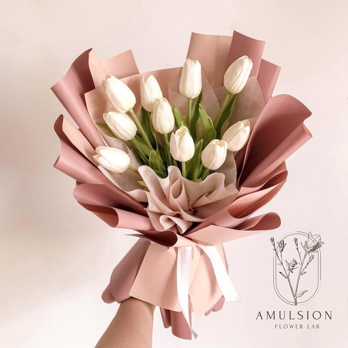 Gambar Korean Hand Bouquet Bunga Artificial Premium Wedding Kado Flower - Ten Tulip dari Amulsion Flower Lab undefined Tokopedia