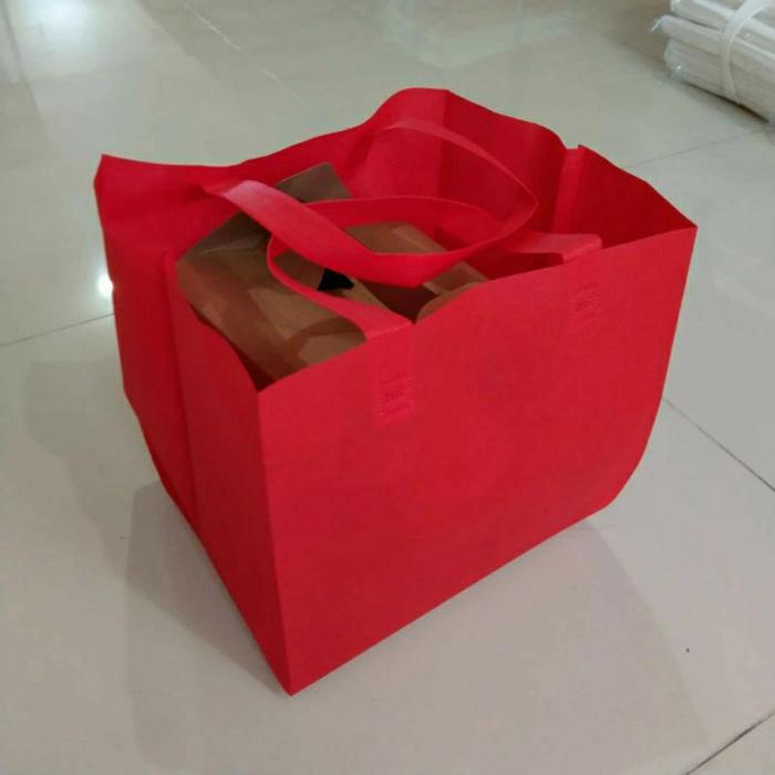 Gambar Tas Kain Spunbond HLS Box nas / Tas Kain Goodiebag Hls dus nasi 12pcs - Merah dari AllAbout Packaging undefined Tokopedia