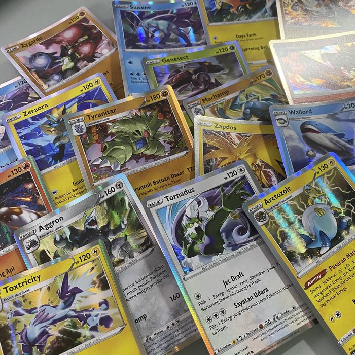Gambar [FOIL ONLY!] Kartu Pokemon TCG Indonesia Random - Pedang dan Perisai dari keimart.id undefined Tokopedia