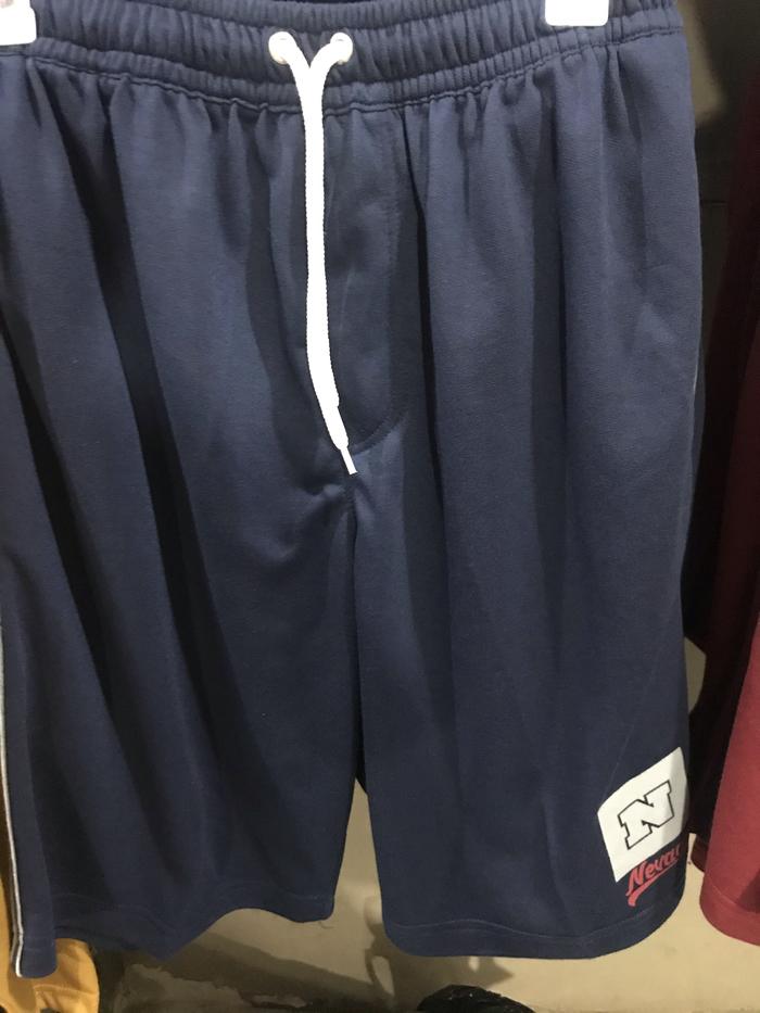Gambar Celana Pendek Nevada Original Matahari Alawiyah T-Shirt Millenials dengan Bahan Cotton Combed - Pria, Katun, Nyaman, Kain, Shorts, Wanita, Biru, Merah - Biru, M dari Alawiyah T-Shirt Millenials undefined Tokopedia