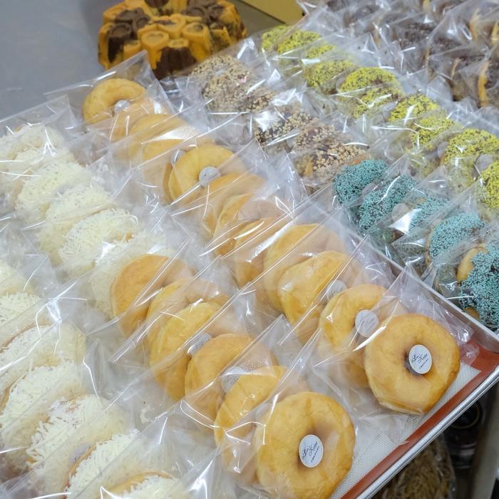 Gambar donat kentang premium wijsman. super enak dan lembut (bisa mix rasa) dari Law's Kitchen undefined Tokopedia