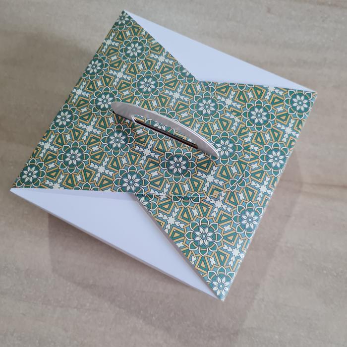 Gambar Kotak jinjing small white untuk toples bulat, kue slice dan hadiah lai - Small white A dari Booknbox undefined Tokopedia