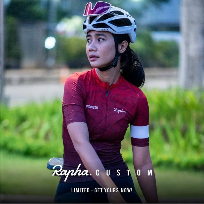 Gambar Rapha Custom Pro Team Lightweight Jersey Indonesia Edition; Women's - Women's Red, XS dari Sepeda Kita Online Store Tokopedia undefined Tokopedia