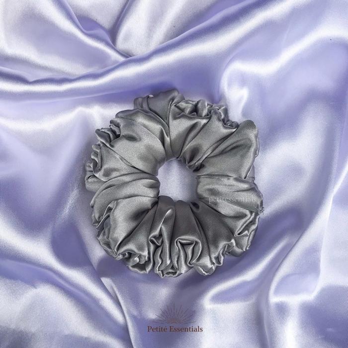 Gambar [Scrunchies] Basic Sateen Scrunchies Series 2 - Dark Navy, Big dari Petite Essentials undefined 5 Tokopedia