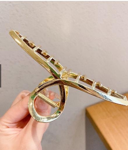 Gambar WW 47 Jepitan Imitasi Empress Aksesoris Temperamen Jepit Rambut Piring - A gold dari ww.san undefined Tokopedia