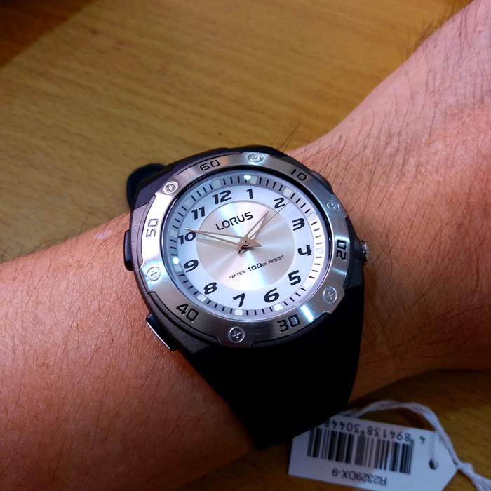 Gambar JAM TANGAN PRIA LORUS SPORT R2329DX-9 BLACK WHITE RUBBER ORIGINAL dari Trans Market Arloji undefined Tokopedia