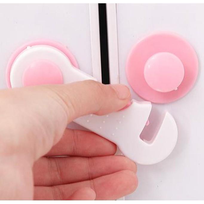 Gambar Kunci Pengaman Bayi Pintu Lemari Laci Kulkas Pengait Baby Safety Lock - Merah Muda dari spencer mart Jakarta Barat Tokopedia