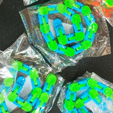 Gambar wacky tracks chain fidget toys pop it - Blue Green dari UD Raja Kepiting undefined Tokopedia