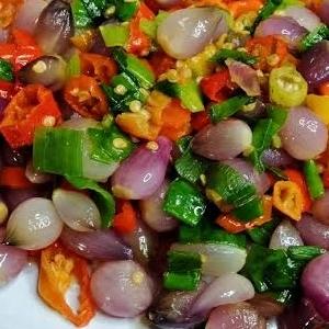 Gambar Sambel Bawang Utuh / Sambel Viral Tiktok by Dapur Utami dari Dapur Utami Catering undefined Tokopedia