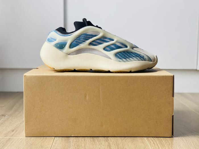 sizing yeezy 700 v3