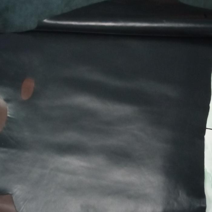 Gambar Kulit Sapi Asli Lembaran Pull Up ukuran 55cm x 55cm tebal 1,5mm - Hitam, 55cm X 55cm dari Duta Kulit Indonesia undefined Tokopedia