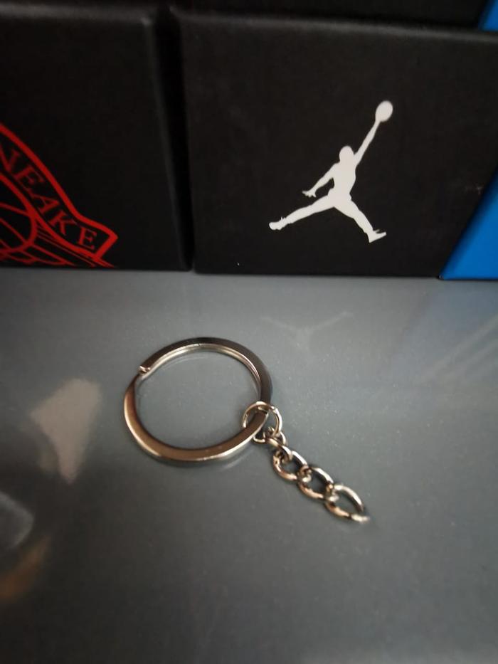 Jual KEYCHAIN RING SILVER ORIGINAL SNEAKERS KEYCHAIN MINIATUR