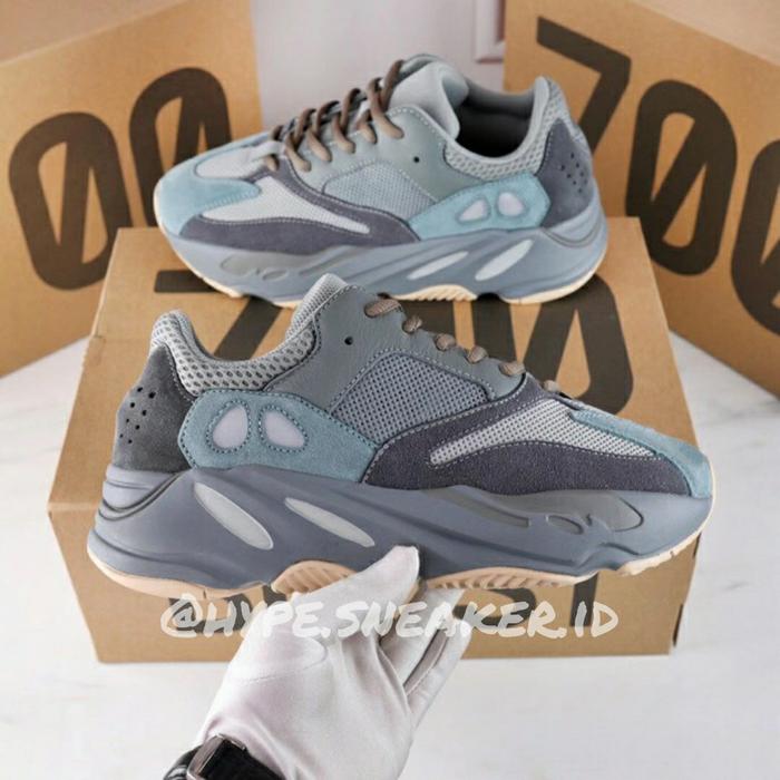 Yeezy 700 Sepatu Adidas Yeezy Harga Nya Adidas Yeezy Boost 700 - Main Image