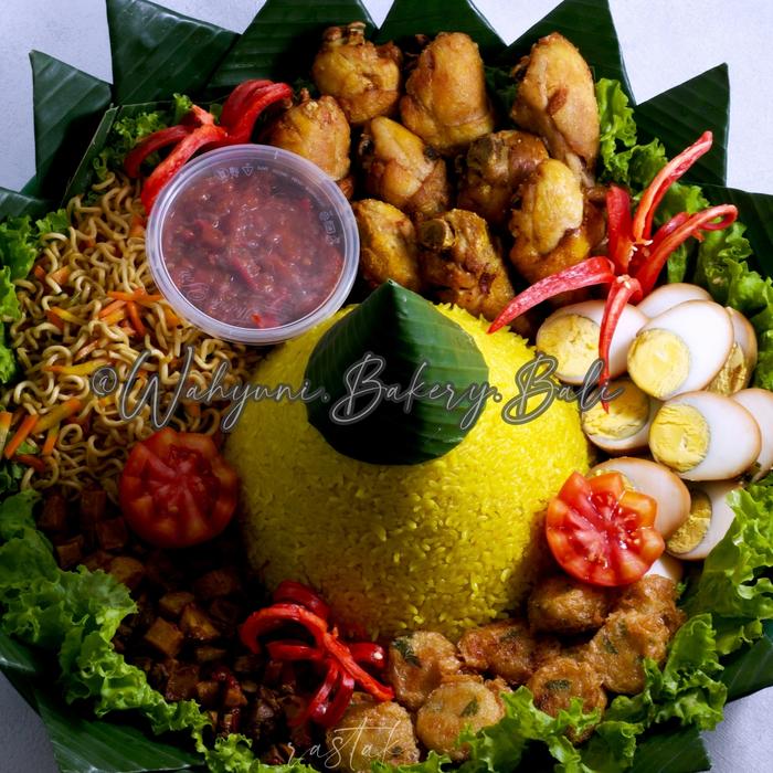 Gambar tumpeng nasi kuning, tumpeng ulang tahun, nasi tumpeng - 6-9 dari Wahyuni Bakery Bali undefined Tokopedia