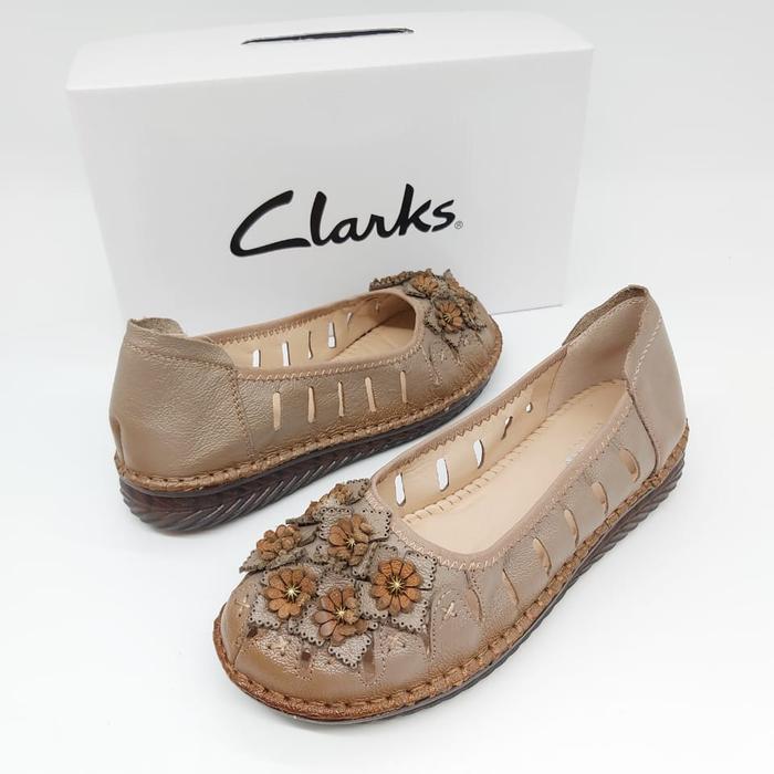 clarks ayla form loafer