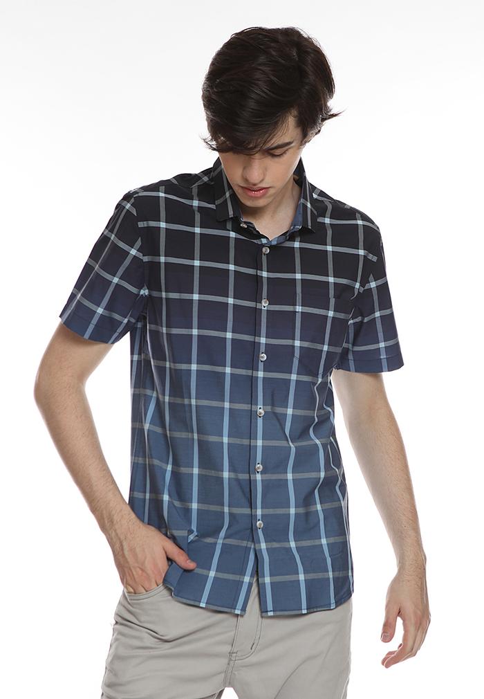 Gambar MOC Kemeja Pria Lengan Pendek Slim Fit Traffy-Navy - S dari MOC Indonesia undefined Tokopedia