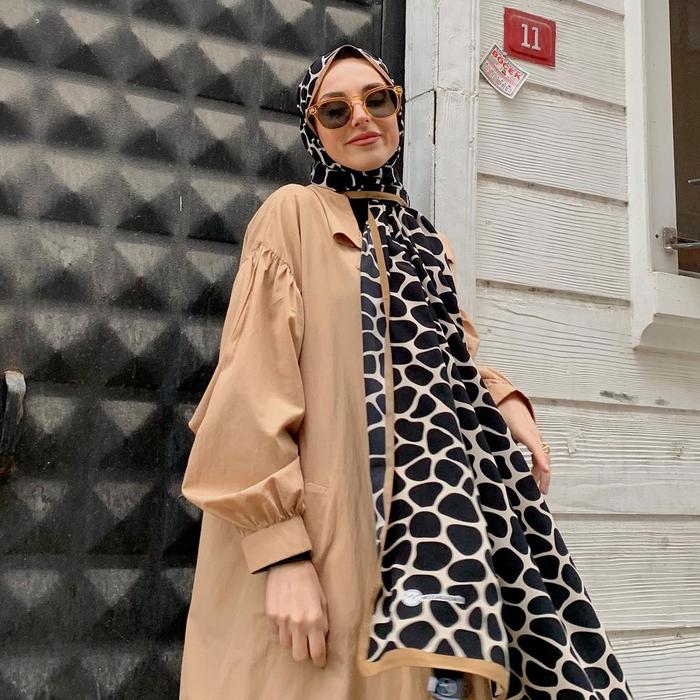 Gambar MODAKAŞMİR EXCLUSIVE Motif Leopard Series | Pashmina Silk ORI Turki - Karamel dari Mavi Hijab Hayatla undefined Tokopedia