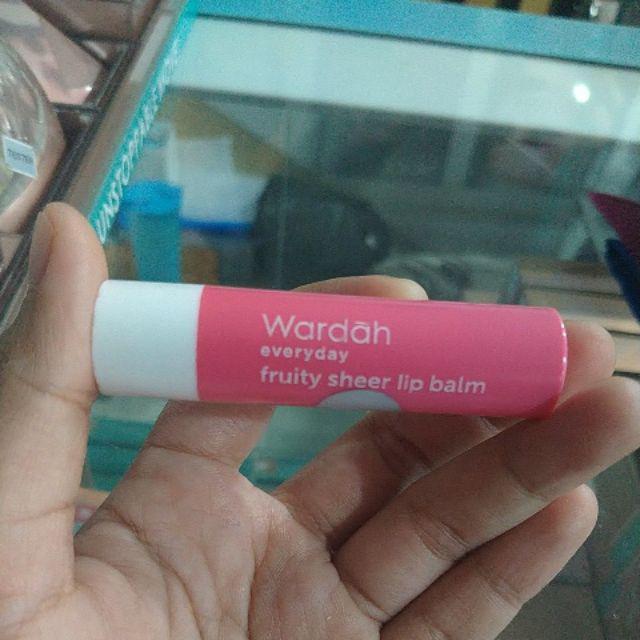 Gambar WARDAH Everyday Fruity Sheer Lip Balm - Strawberry dari BaliMurniGoe undefined Tokopedia