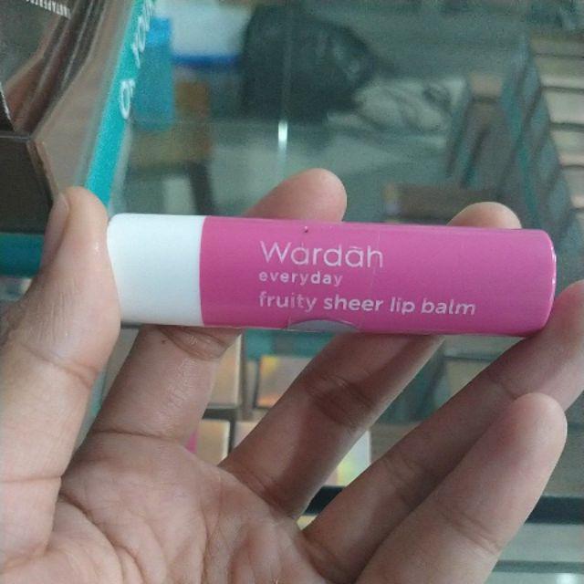 Gambar WARDAH Everyday Fruity Sheer Lip Balm - Strawberry dari BaliMurniGoe undefined 3 Tokopedia