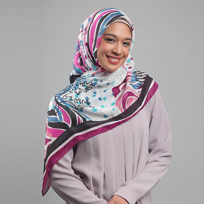 Gambar Zoya Qieran Scarf - Hijab Kerudung Segi Empat - Magenta dari Zoya undefined Tokopedia