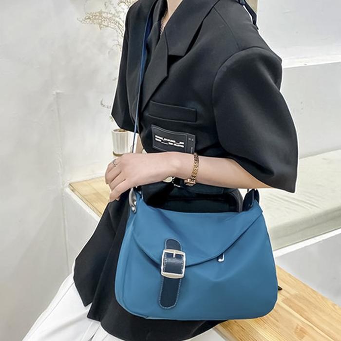 Gambar Tas Selempang Wanita Impor Simpel Polos Motif Gesper Samping 6638 - Biru dari Krugeer undefined Tokopedia