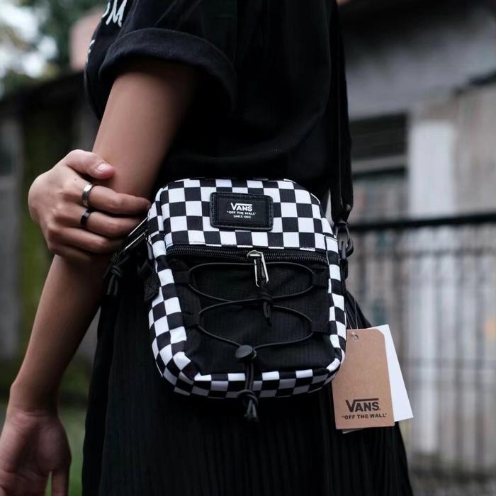 Gambar Vans Slingbag original (tas selempang) - white checkerbo dari cazualers undefined Tokopedia
