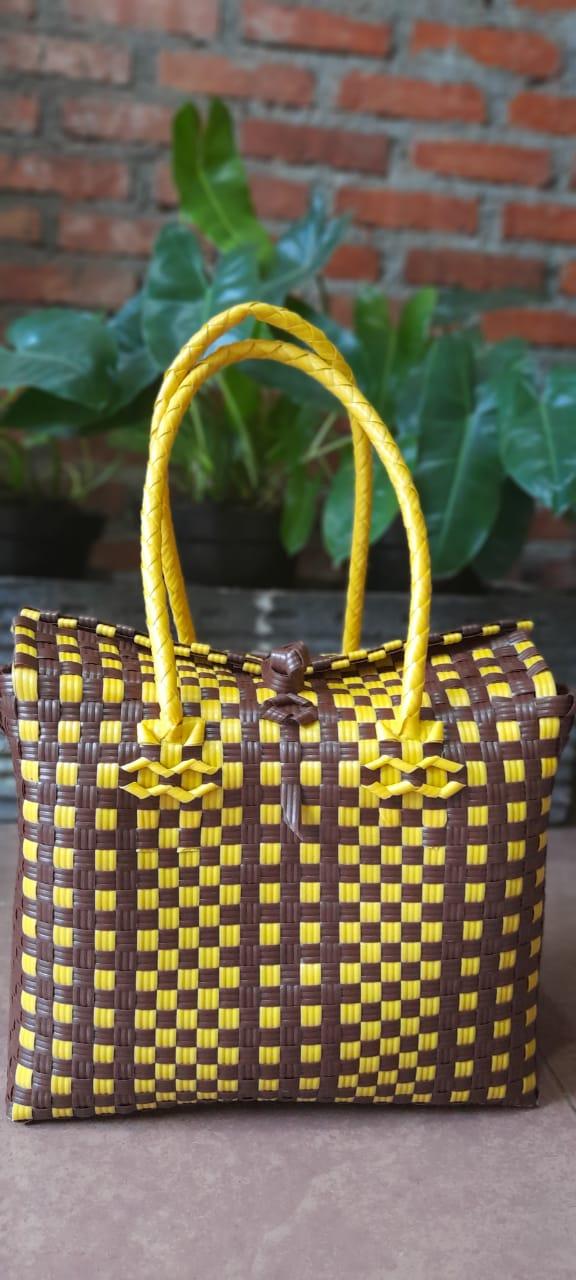 Gambar TAS ANYAMAN PLASTIK / TAS JALI POLOS / LYRA BAG - COKLAT KUNING dari Sisilastore undefined Tokopedia