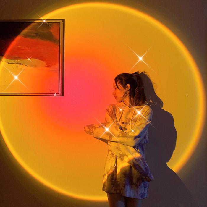Gambar Lampu Sunset Proyektor Tik Tok Lamp LED Tiktok Viral Lamp Projector - Sunset Red dari Allstore PKU undefined Tokopedia